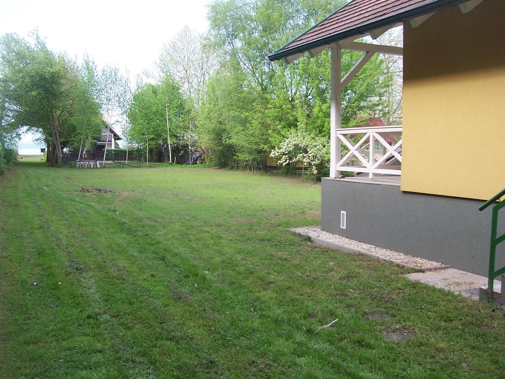 Rozmaring Haz Villa Balatonlelle Bagian luar foto